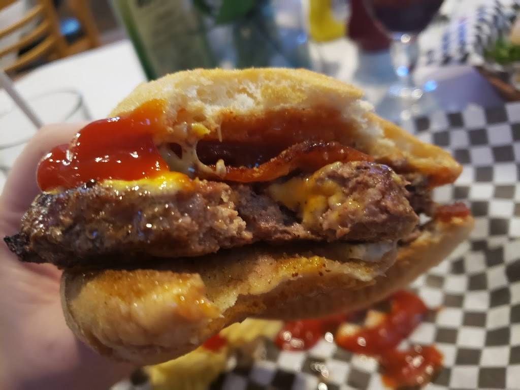 Robbies Bar and Grill | restaurant | 610 N Greece Rd, Hilton, NY 14468, USA | 5853924141 OR +1 585-392-4141