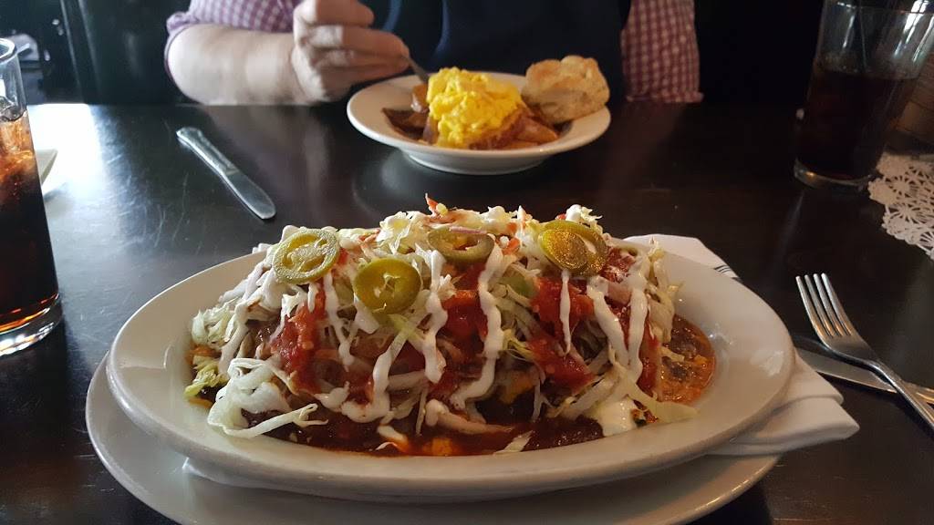 Betty Dangers Country Club | restaurant | 2501 Marshall St NE, Minneapolis, MN 55418, USA | 6123154997 OR +1 612-315-4997