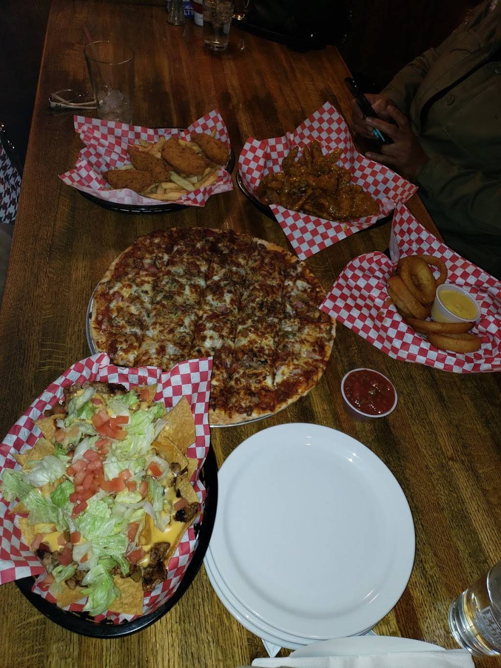 Sportys Taphouse and Grill | restaurant | 5202 N Main St, Dayton, OH 45415, USA | 9372427553 OR +1 937-242-7553