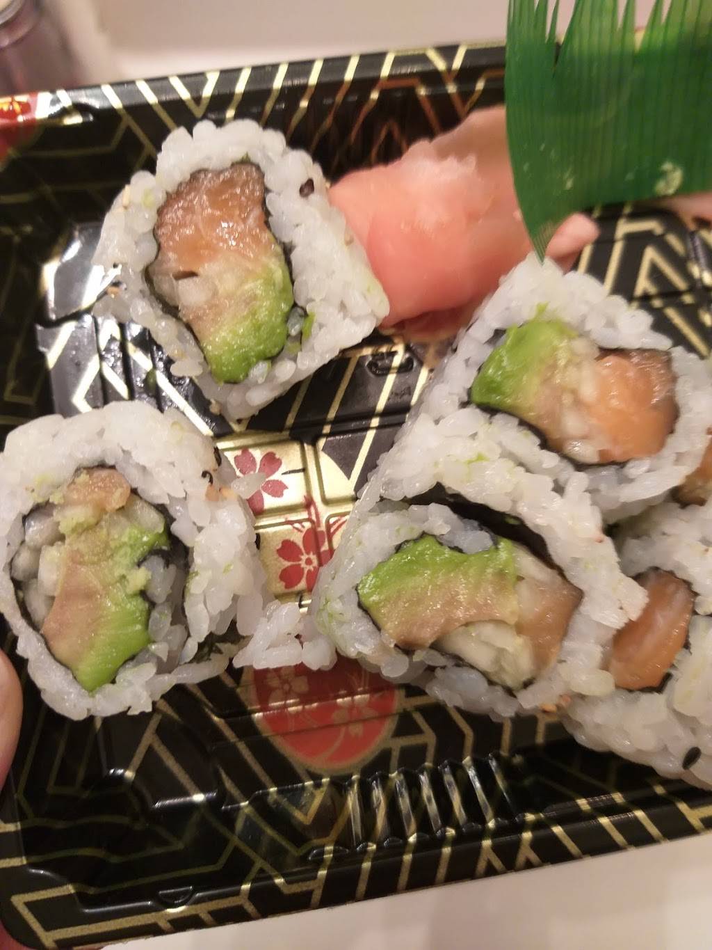 Yoshi Sushi Bar and Japanese Cuisine | restaurant | 260 Racine Dr, Wilmington, NC 28403, USA | 9107996799 OR +1 910-799-6799