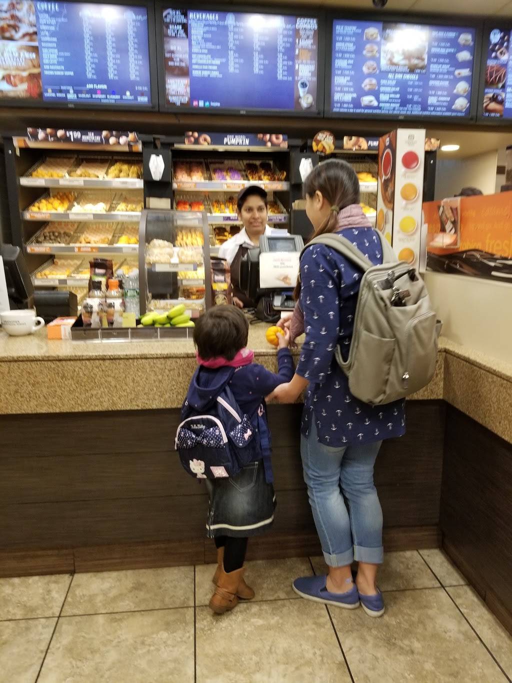 Dunkin | bakery | 71-67 Yellowstone Blvd, Forest Hills, NY 11375, USA | 7182635606 OR +1 718-263-5606