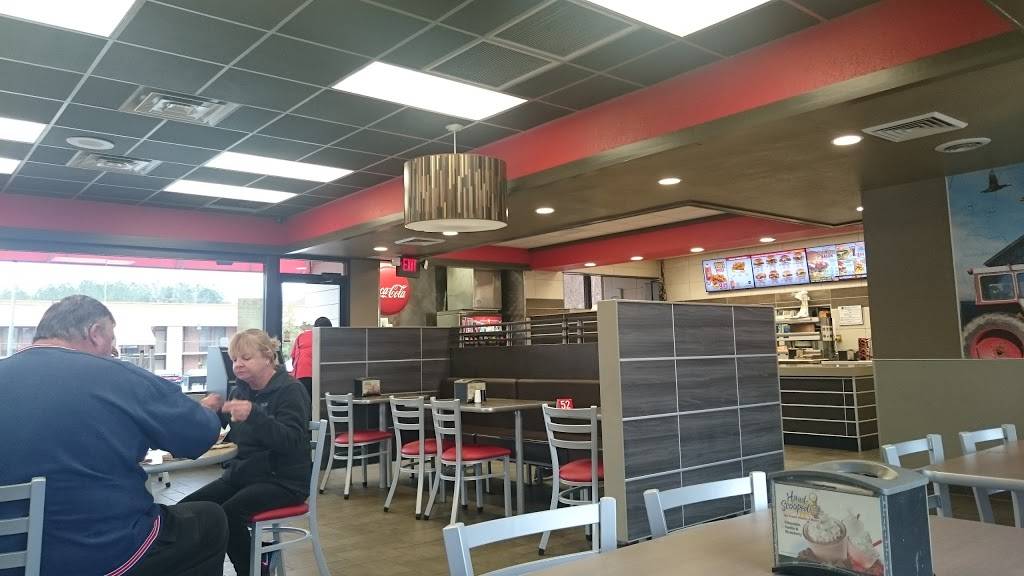 Hardees | restaurant | 7047 NC-4, Battleboro, NC 27809, USA | 2524427444 OR +1 252-442-7444