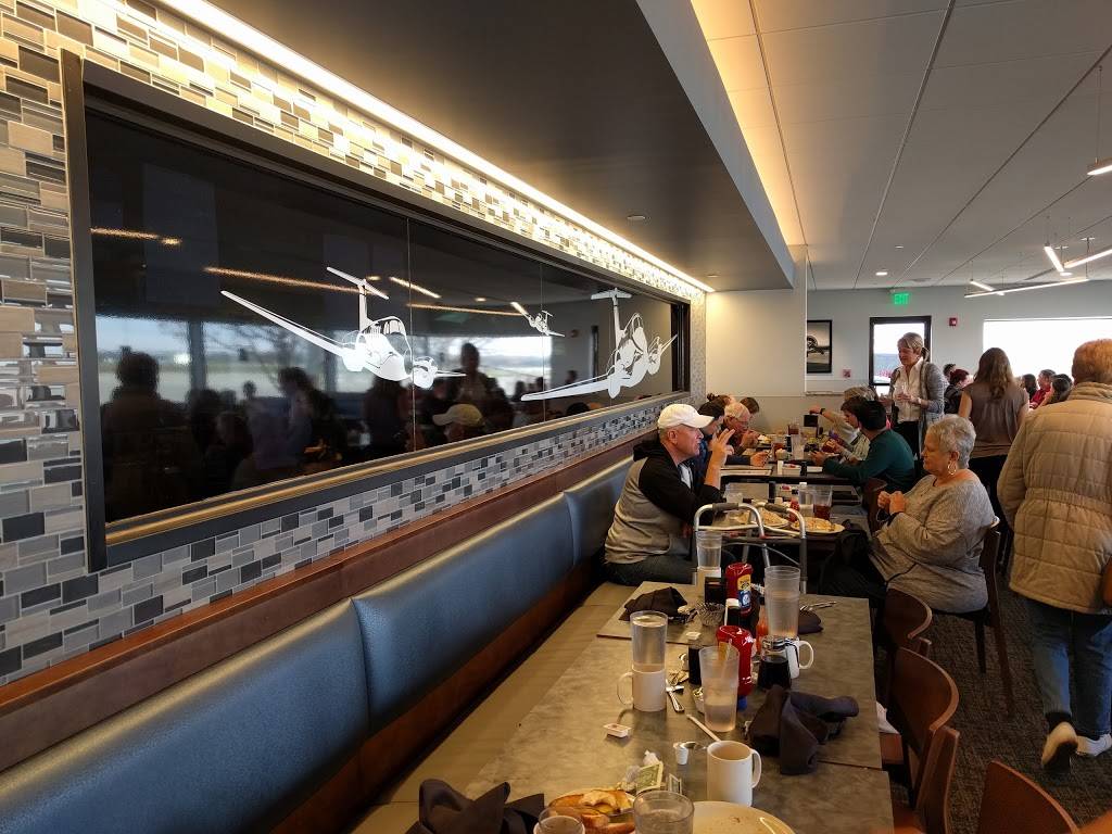 Blackerbys Hangar 5 Restaurant and First Class Catering | restaurant | 4770 Ray Boll Blvd Ste 3, Columbus, IN 47203, USA | 8123784010 OR +1 812-378-4010