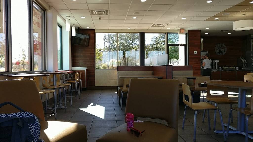 Wendys | restaurant | 2901 E Whitestone Blvd, Cedar Park, TX 78613, USA | 5125962638 OR +1 512-596-2638