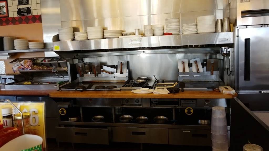 Waffle House | meal takeaway | 8800 South Dale Harker Dr, Daleville, IN 47334, USA | 7653780788 OR +1 765-378-0788