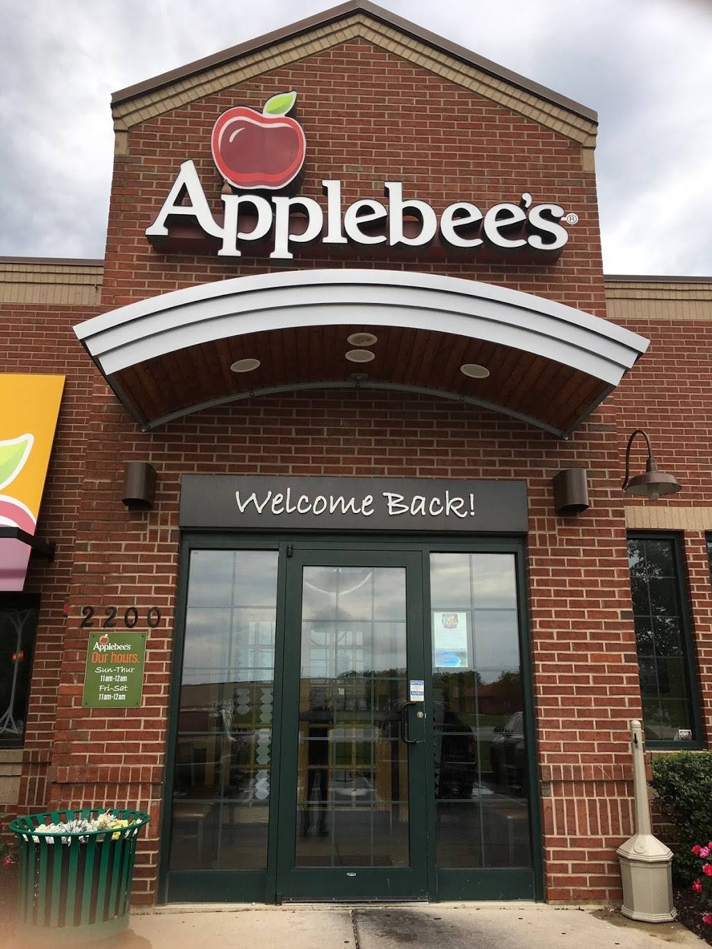 Applebees Grill + Bar | restaurant | 2200 N, OH-53, Fremont, OH 43420, USA | 4193550549 OR +1 419-355-0549
