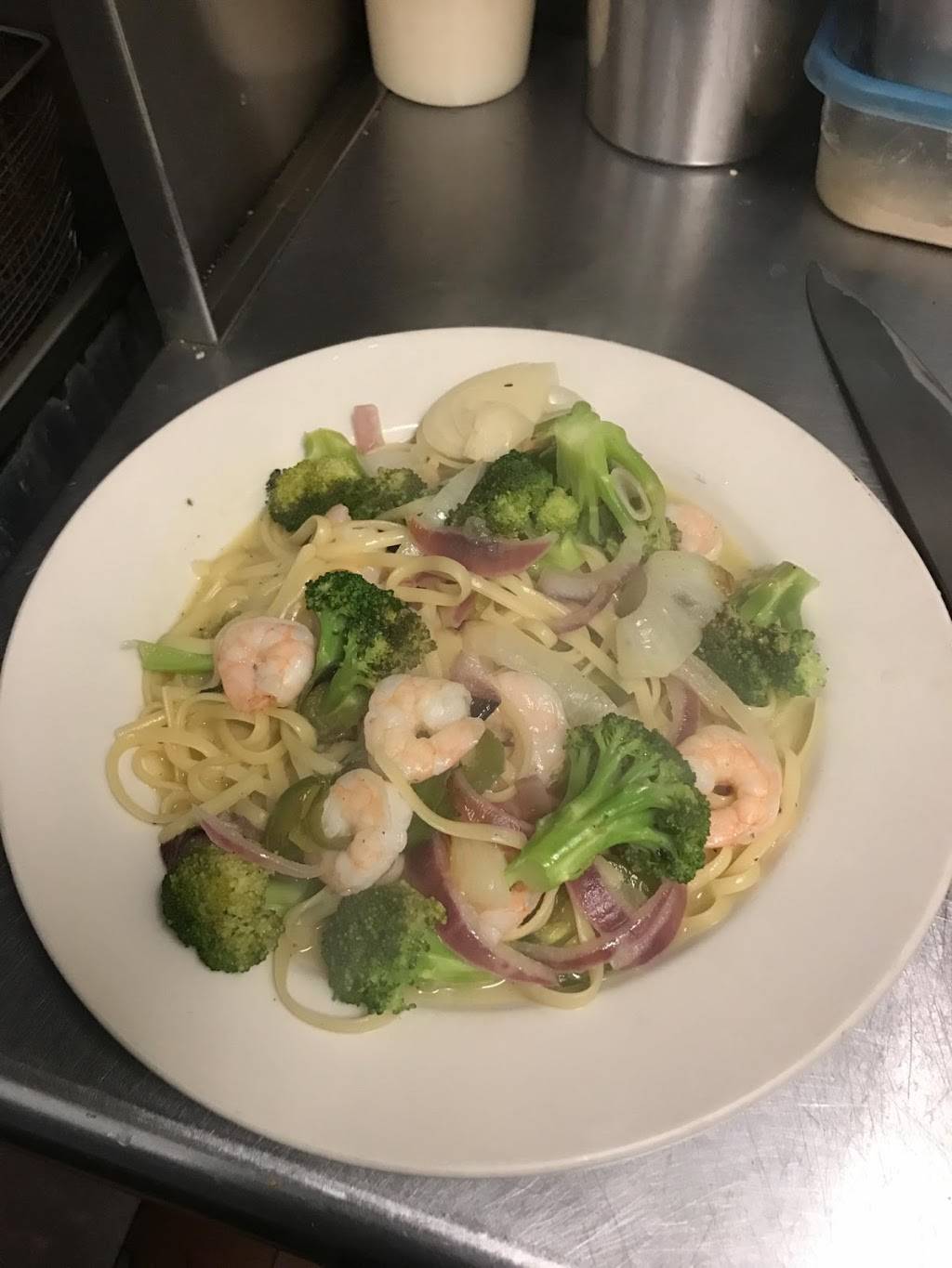 Recovery Room Bar and Grill | restaurant | 214 Station Plaza N, Mineola, NY 11501, USA | 5162802407 OR +1 516-280-2407