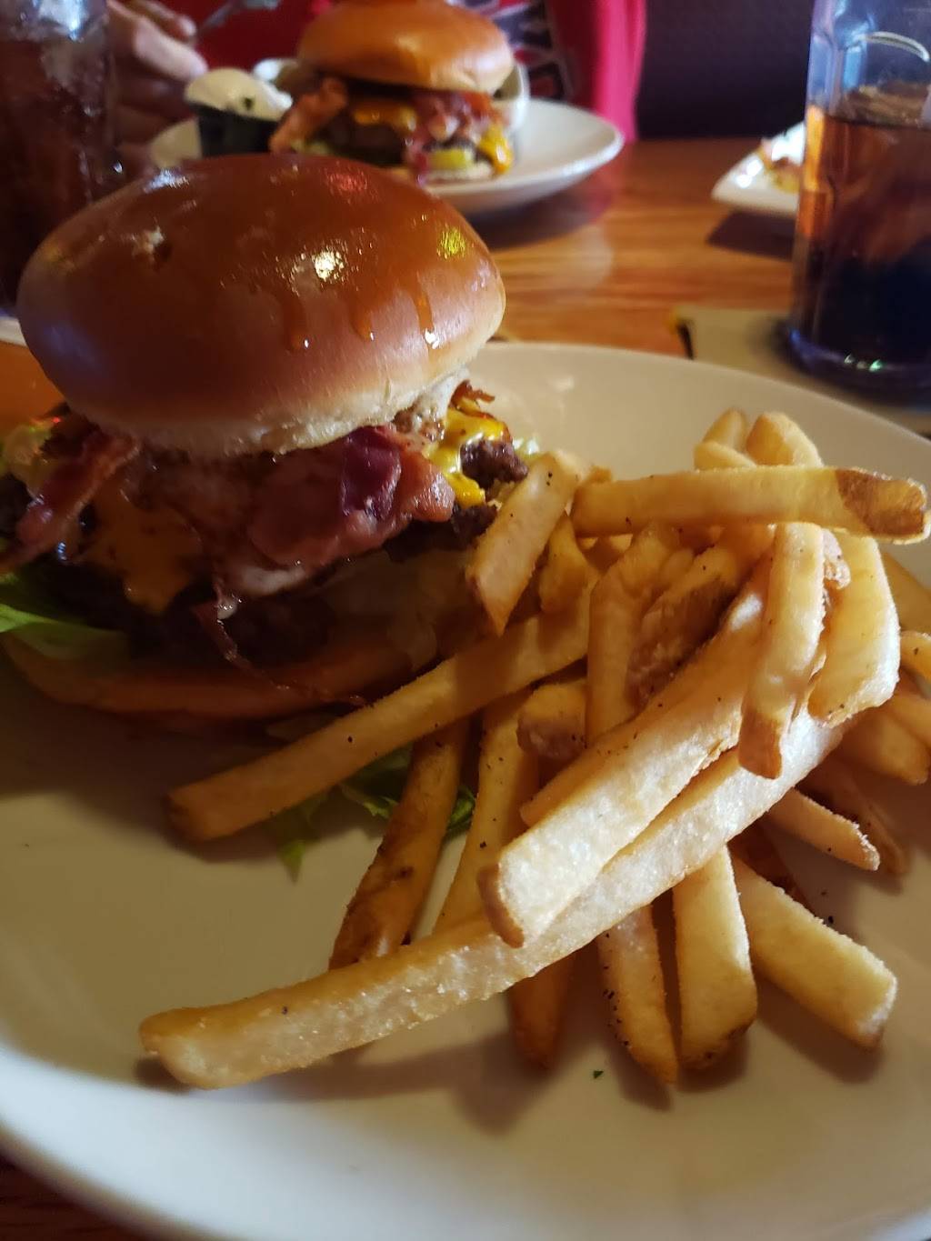 Applebees Grill + Bar | restaurant | 2 E Camelback Rd, Phoenix, AZ 85012, USA | 6022663330 OR +1 602-266-3330