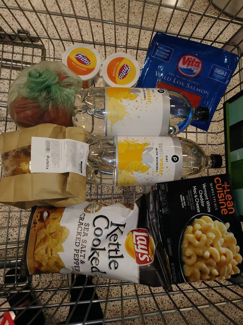 Young Circle Shopping Center | shopping mall | 100-1735 E Young Cir, Hollywood, FL 33020, USA | 3059471664 OR +1 305-947-1664