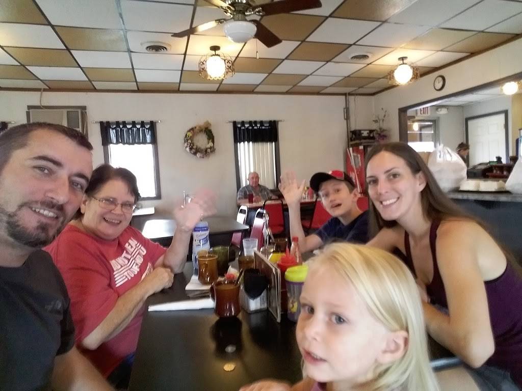 Plaza Restaurant | restaurant | 706 1/2, W Main St, Benton, IL 62812, USA | 6184397050 OR +1 618-439-7050