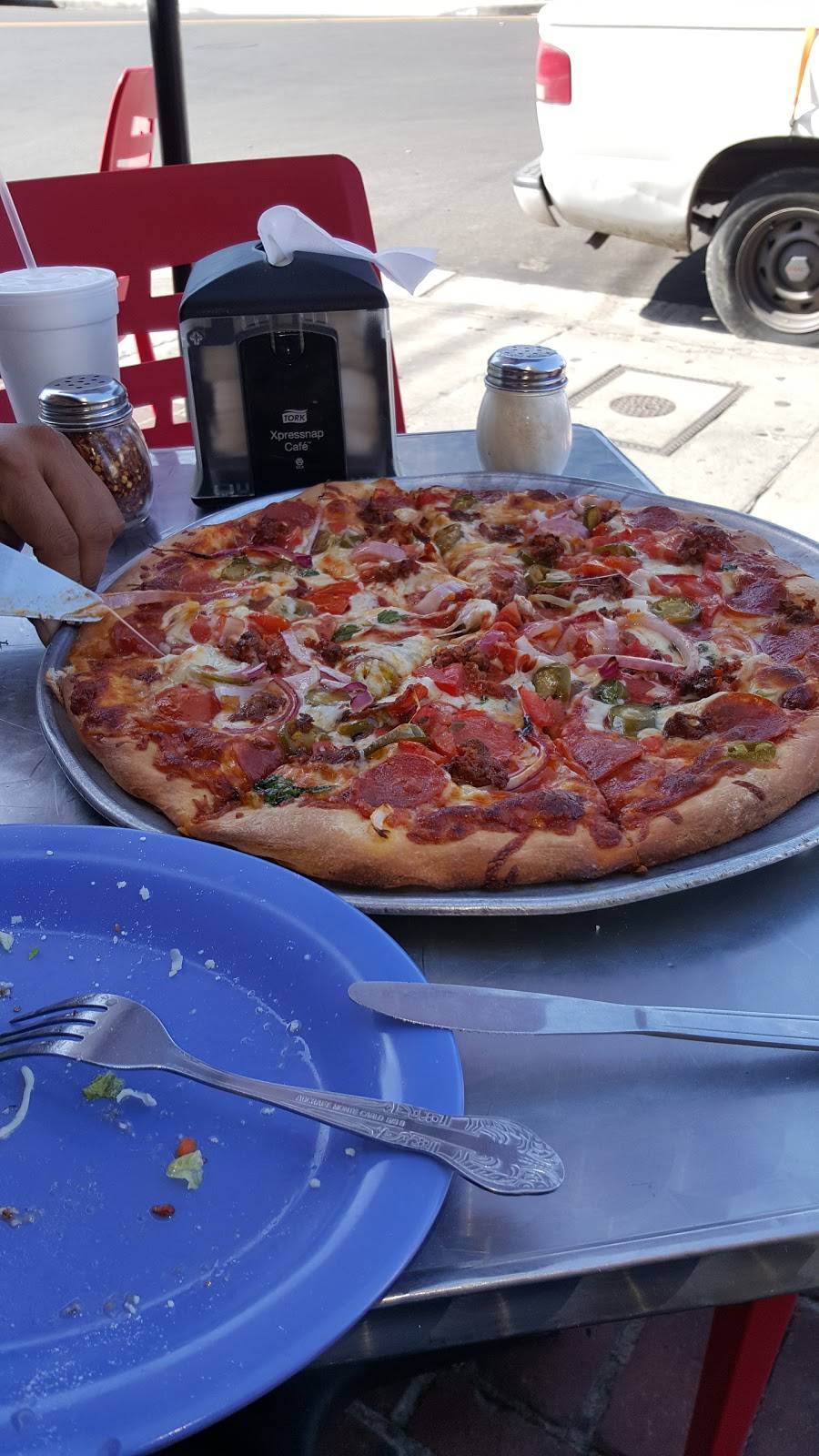 Hanks Pizza | meal delivery | 442 W Manchester Ave, Playa Del Rey, CA 90293, USA | 4242285251 OR +1 424-228-5251