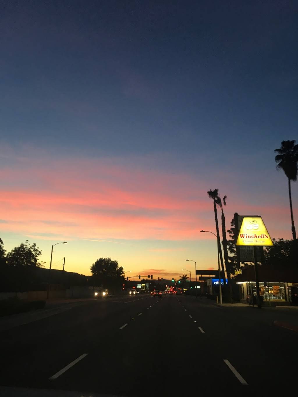 Winchells Donut House | cafe | 18881 Colima Rd, Rowland Heights, CA 91748, USA | 6269137545 OR +1 626-913-7545