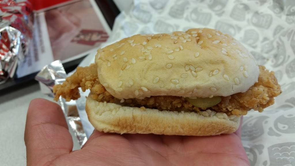 KFC | restaurant | 150 E Dundee Rd, Wheeling, IL 60090, USA | 8472152308 OR +1 847-215-2308