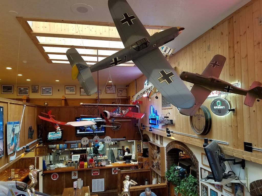 Carver Hangar | restaurant | 16196 Market Rd 39, Damascus, OR 97089, USA | 5036582576 OR +1 503-658-2576