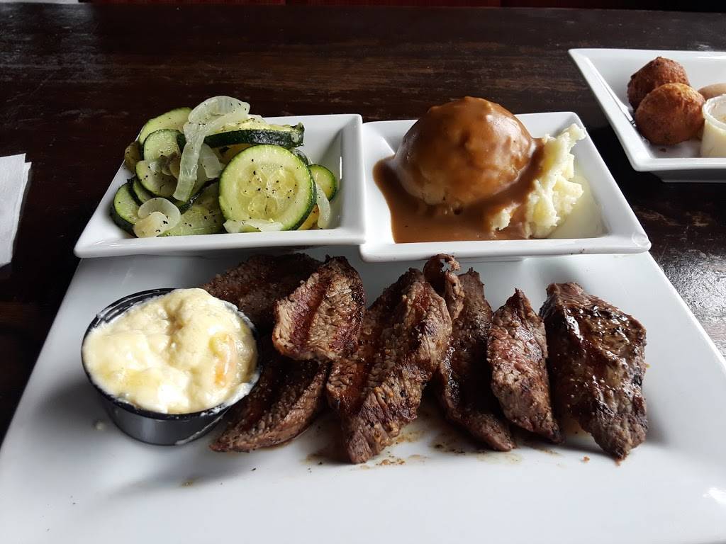 The Levee Bar & Grill | restaurant | 1 Bridge Ave, Northport, AL 35476, USA | 2056323136 OR +1 205-632-3136