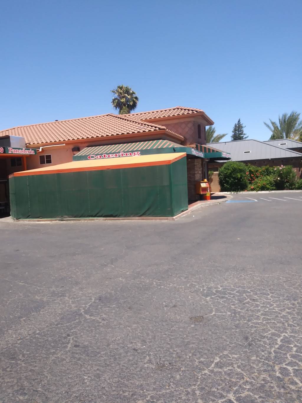 Iñiguez Bakery | restaurant | 740 W I St, Los Banos, CA 93635, USA | 2098260111 OR +1 209-826-0111