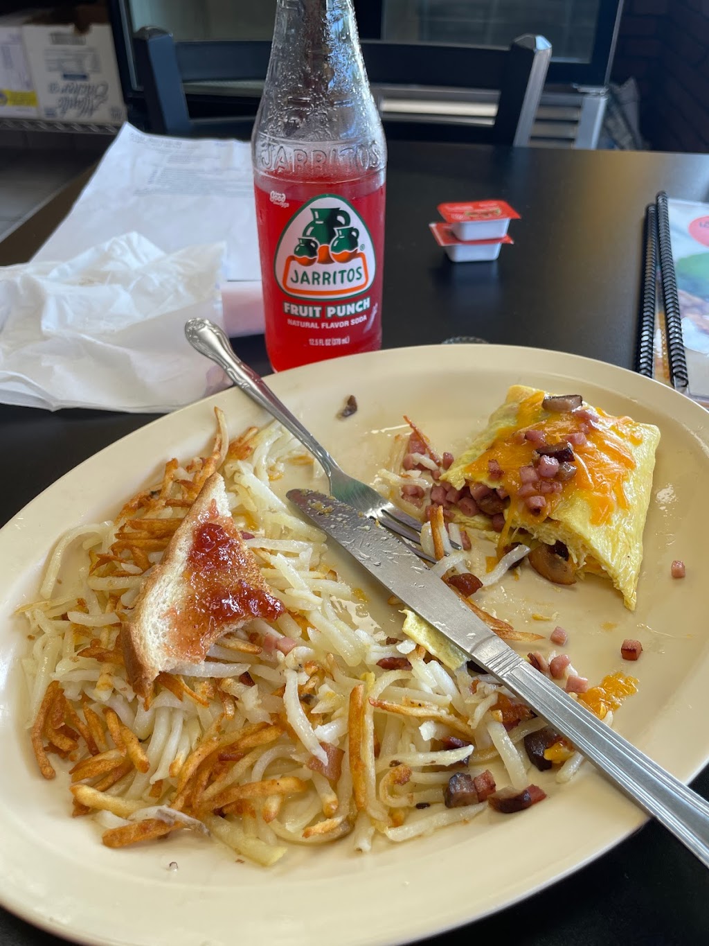 Family Café & Diner | restaurant | 6236 Bass Lake Rd, Crystal, MN 55429, USA | 7633555915 OR +1 763-355-5915