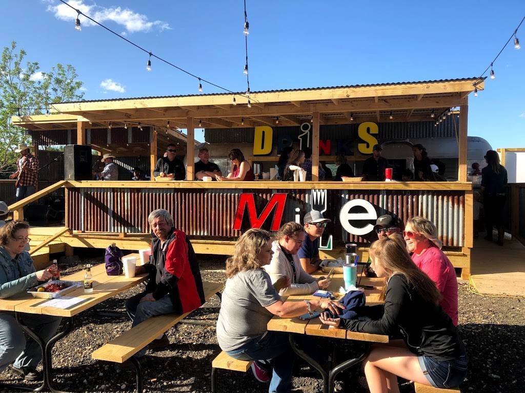Five Mile Food Truck Park | restaurant | 6150 TX-16, Pipe Creek, TX 78063, USA | 8307967456 OR +1 830-796-7456