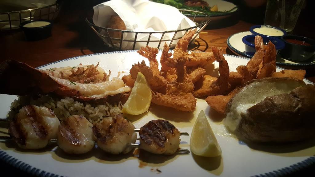 Red Lobster | restaurant | 10854 E Alameda Ave, Aurora, CO 80012, USA | 3033436161 OR +1 303-343-6161