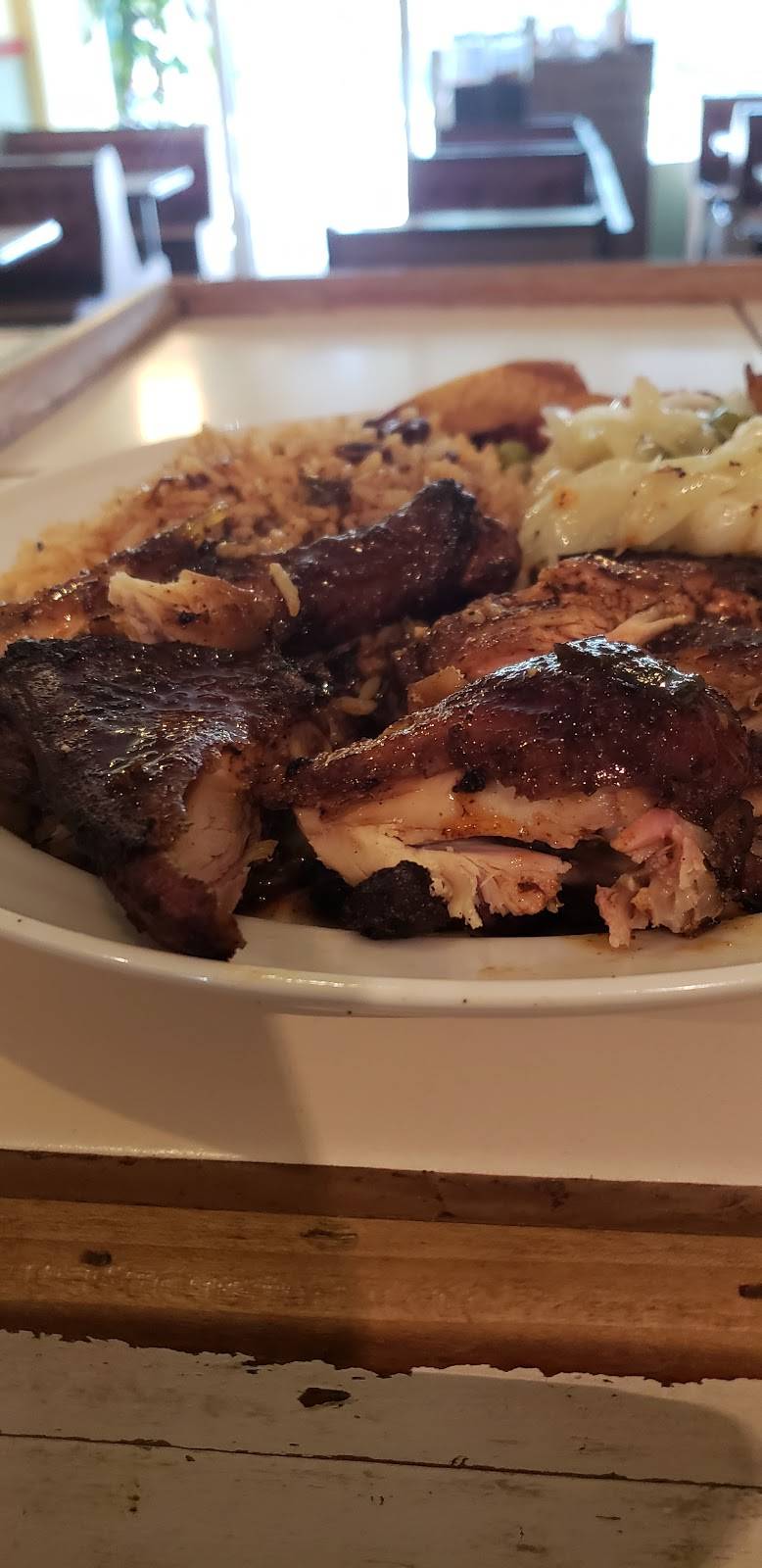 Christines Pot Of Gold | restaurant | 1374 Park Ave, Bridgeport, CT 06604, USA | 2038709551 OR +1 203-870-9551