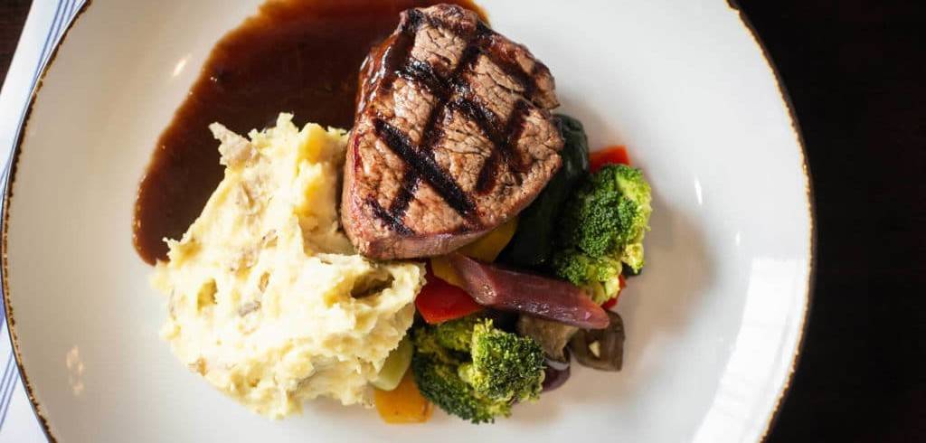 The Brass Onion | restaurant | 5501 W 135th St, Overland Park, KS 66223, USA | 9138515940 OR +1 913-851-5940