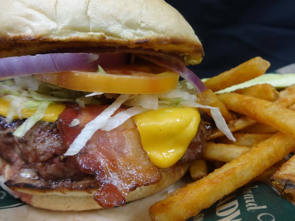 Broadway Pizza | restaurant | 2025 West River Rd N, Minneapolis, MN 55411, USA | 6125297745 OR +1 612-529-7745