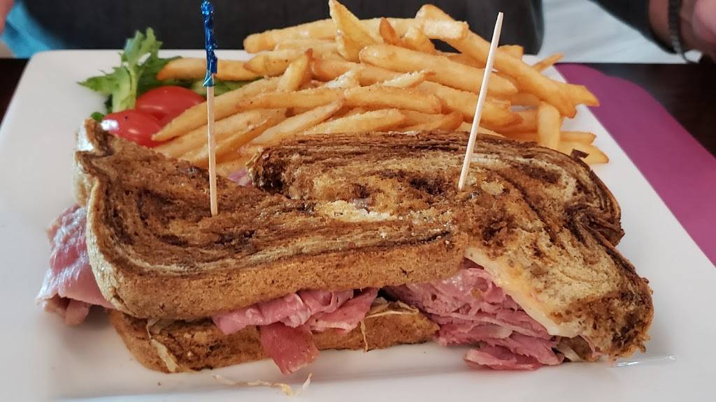 Cheerleader Pub & Grill | restaurant | 1590 Jefferson St, Jefferson City, MO 65109, USA | 5736589136 OR +1 573-658-9136