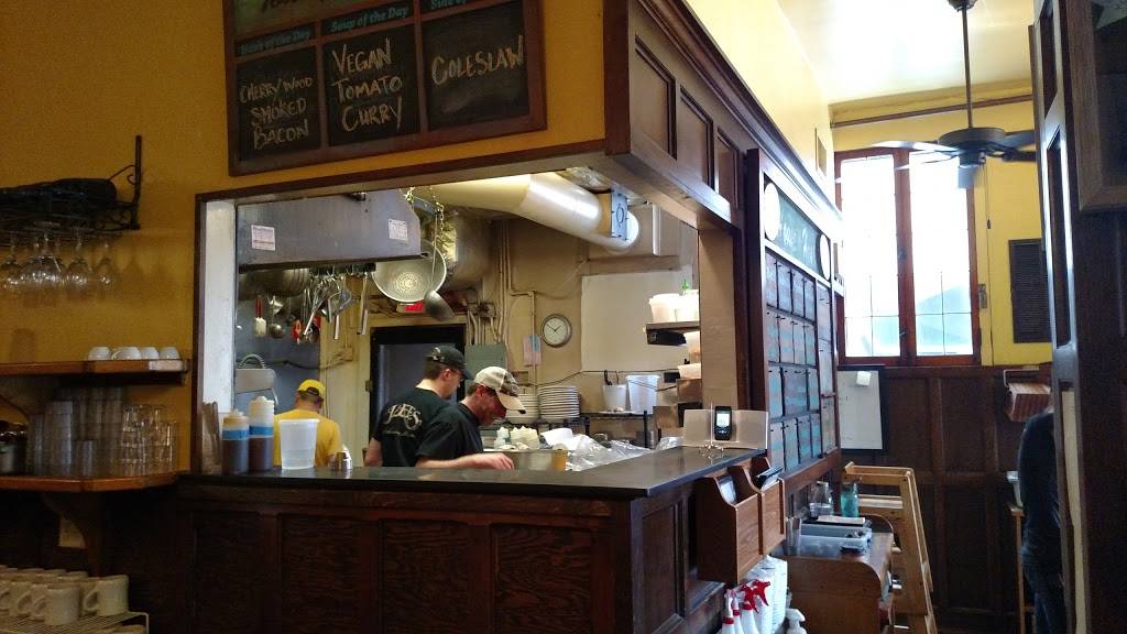 Jakes | restaurant | 17 King St, Northampton, MA 01060, USA | 4135849613 OR +1 413-584-9613