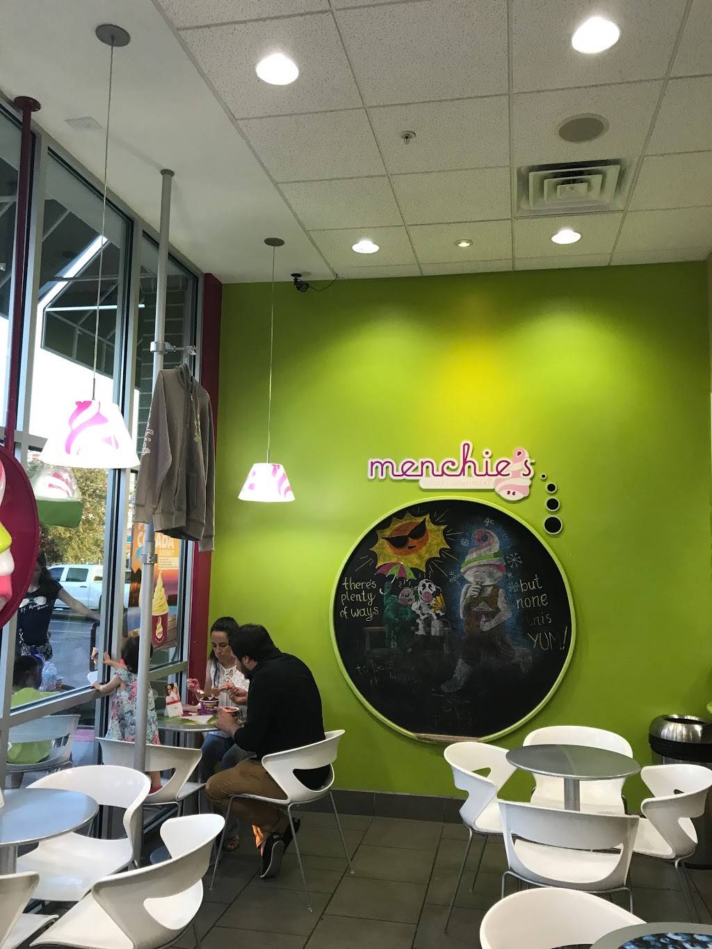 Menchies Frozen Yogurt | bakery | 655 Sunland Park Dr Ste L6, El Paso, TX 79912, USA | 9155841820 OR +1 915-584-1820