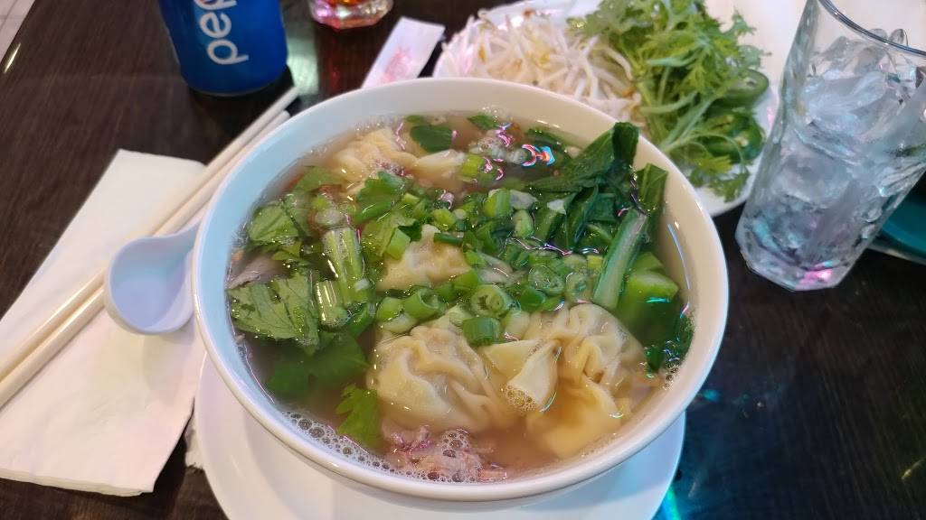 Hot Pho | restaurant | 5266 Fairfield Shopping Centre, Virginia Beach, VA 23464, USA | 7579657798 OR +1 757-965-7798