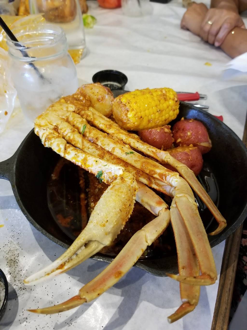 On The Hook | restaurant | 2445 E Imperial Hwy ste m, Brea, CA 92821, USA | 7146715886 OR +1 714-671-5886