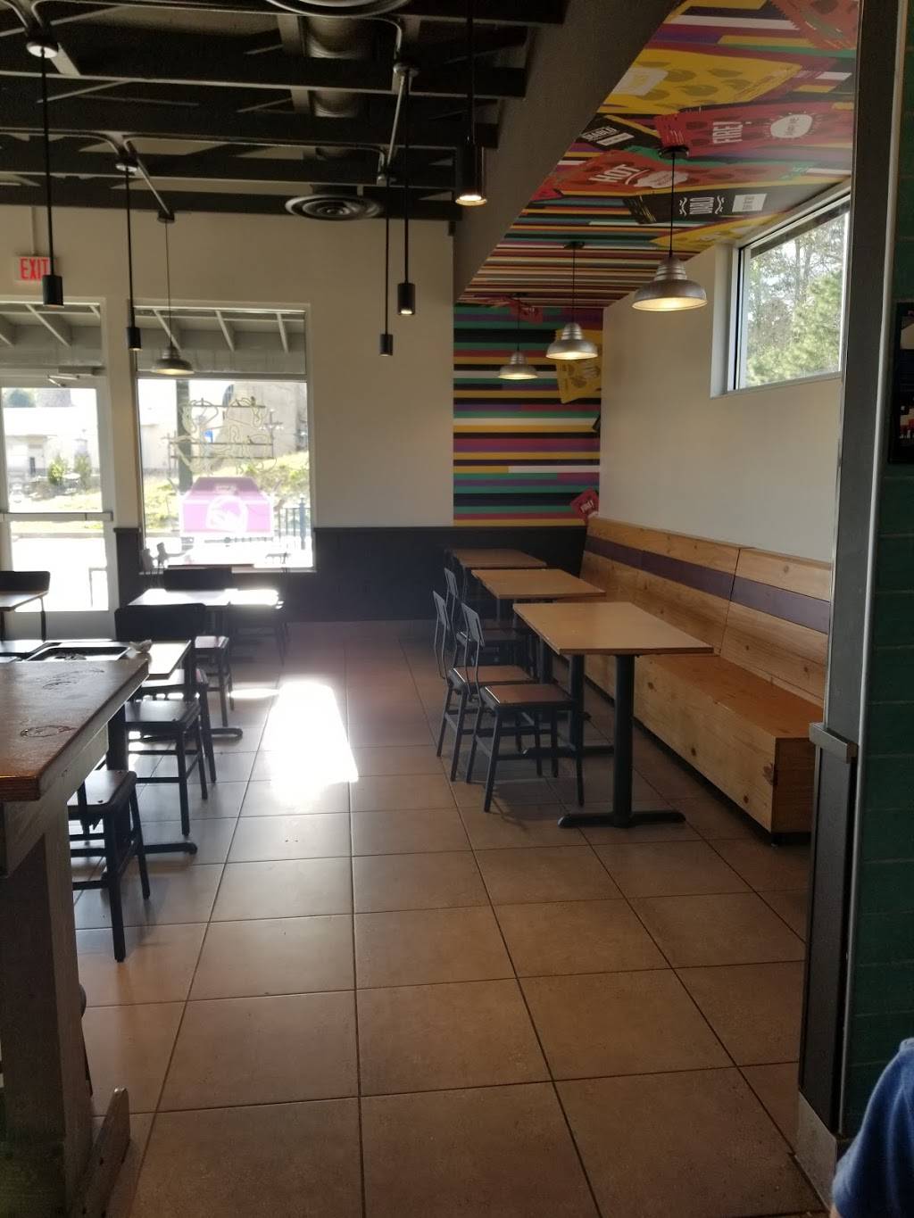 Taco Bell | restaurant | 220 LakePoint Pkwy, Cartersville, GA 30121, USA | 6787198883 OR +1 678-719-8883