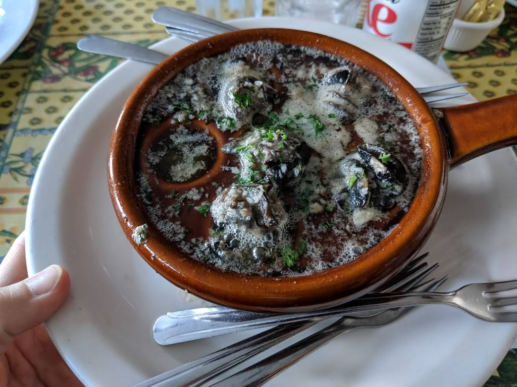 Le Petit Cafe | restaurant | 2842 Colorado Ave, Santa Monica, CA 90404, USA | 3108296792 OR +1 310-829-6792