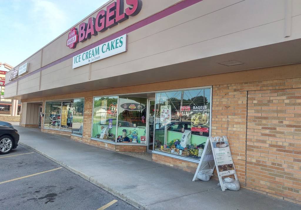 Big Apple Bagels | bakery | 5710 S 108th St, Hales Corners, WI 53130, USA | 4145293050 OR +1 414-529-3050