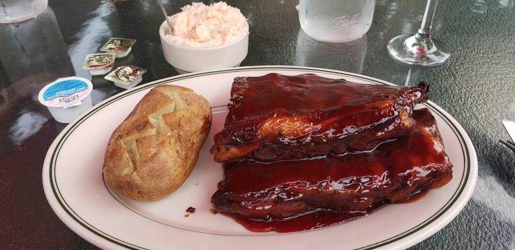 Foggy Mountain Resort | restaurant | 134 Springhouse Ln, Stahlstown, PA 15687, USA | 7245931000 OR +1 724-593-1000