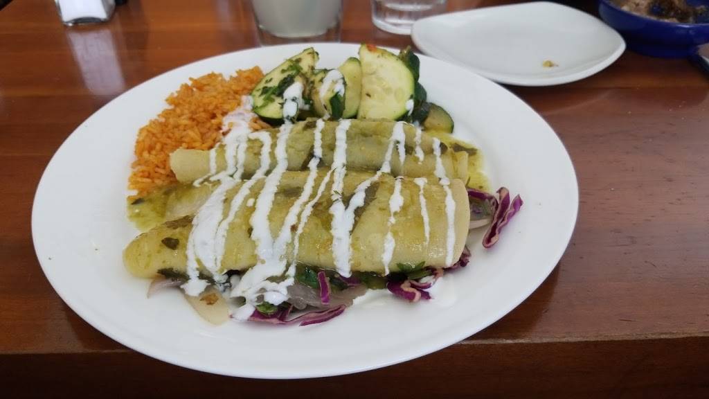 Cantina Laredo | restaurant | 2041 South International Parkway DFW Terminal B, Gate 29 Dallas, DFW International Airport, International Airport, Dallas, TX 75261, USA | 9729737725 OR +1 972-973-7725