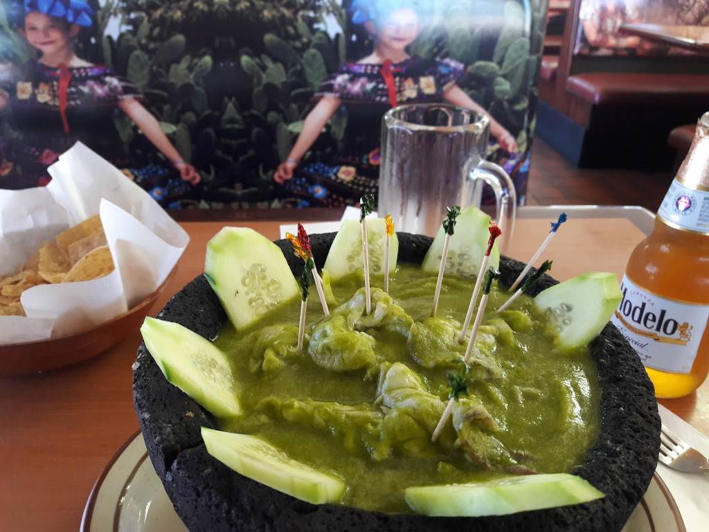 Los Robles Restaurant | restaurant | 911 CA-79, Hemet, CA 92543, USA | 9519291832 OR +1 951-929-1832