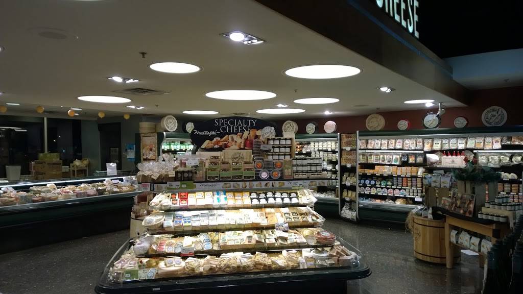 Hilldale Shopping Center | shopping mall | 726 N Midvale Blvd, Madison, WI 53705, USA | 6082386353 OR +1 608-238-6353