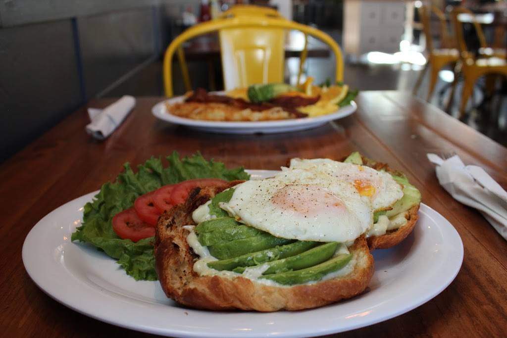 Fresh & Fabulous Cafe | cafe | 221 W 5th St, Oxnard, CA 93030, USA | 8054864547 OR +1 805-486-4547
