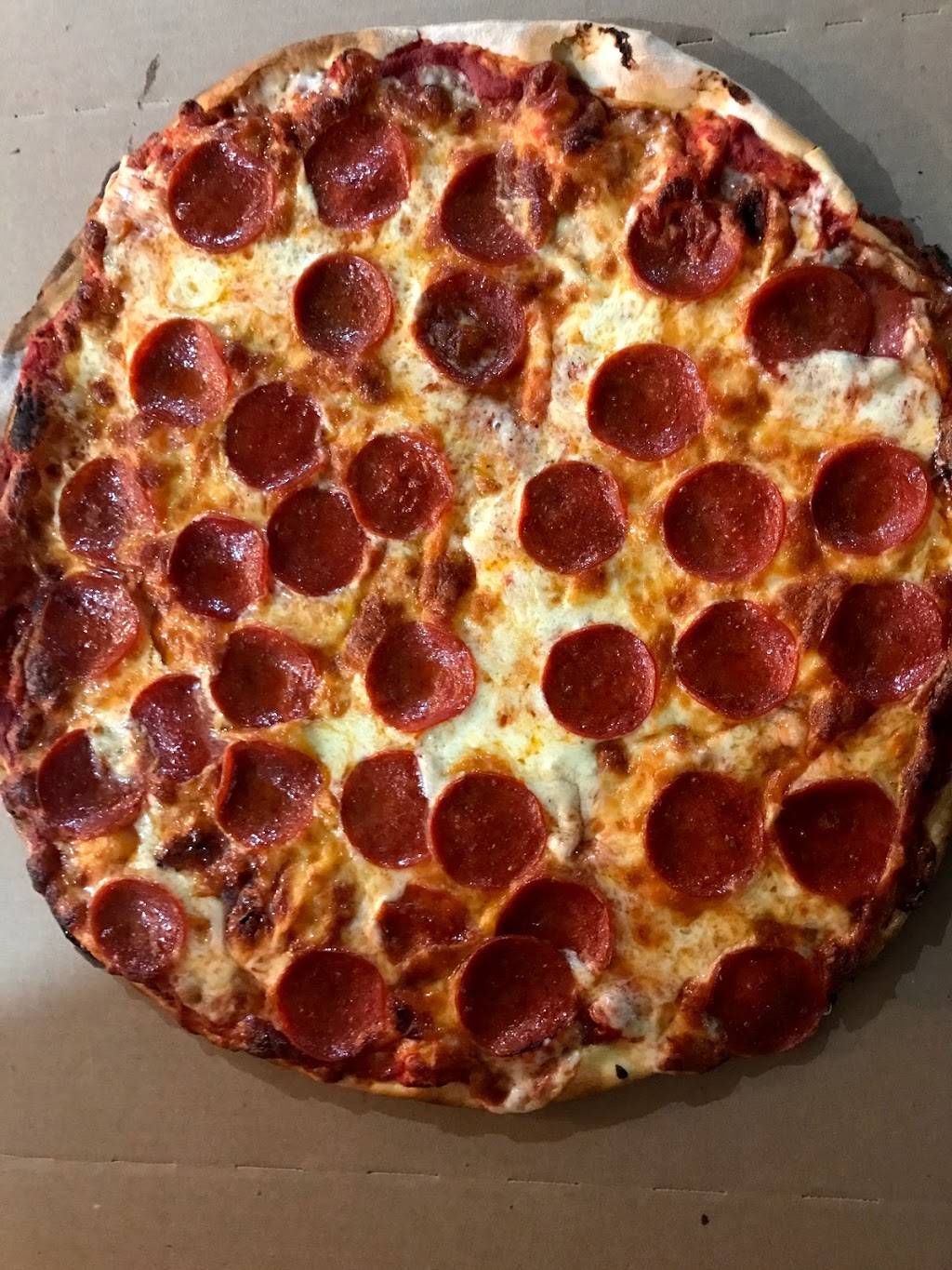 Michaels Pizza | restaurant | 441 S Robert St, St Paul, MN 55107, USA | 6512225252 OR +1 651-222-5252