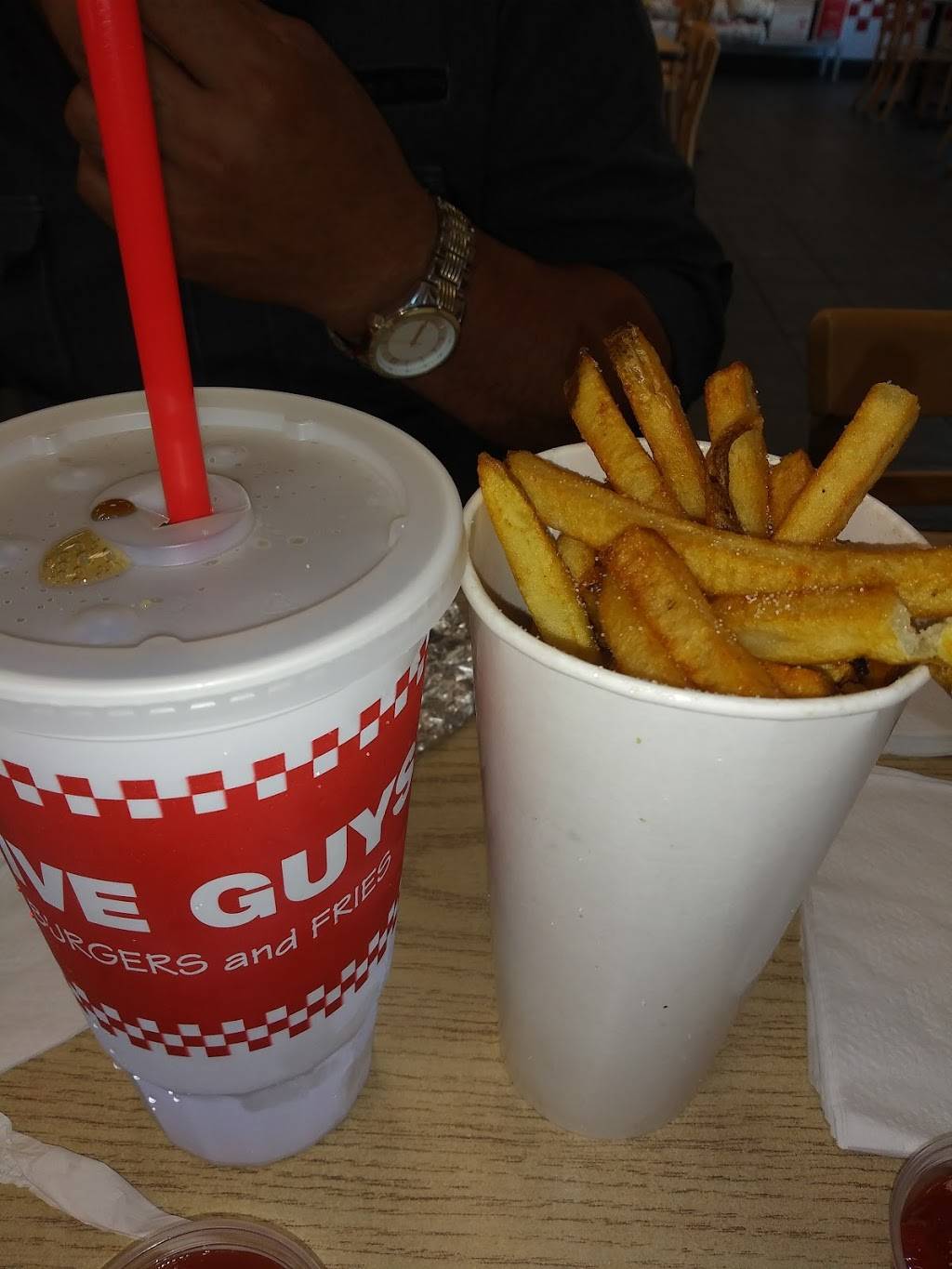 Five Guys | meal takeaway | 2520 S Orange Ave, Orlando, FL 32806, USA | 4076487430 OR +1 407-648-7430