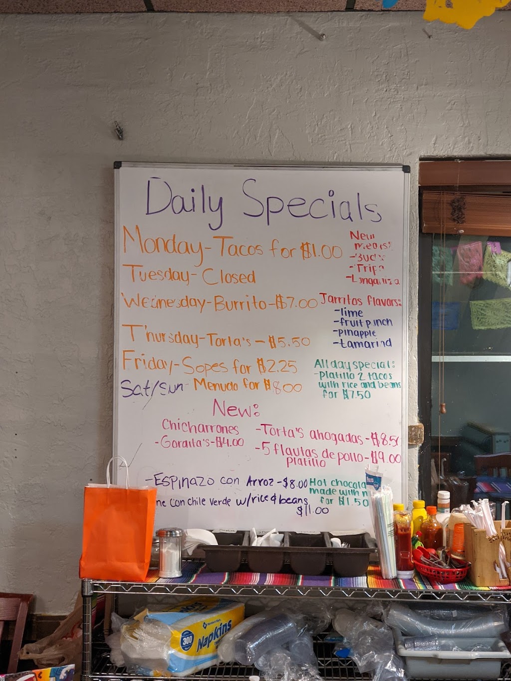 Taquería Las tres nenas | restaurant | 6600 W Central Ave, Wichita, KS 67212, USA | 3163375899 OR +1 316-337-5899