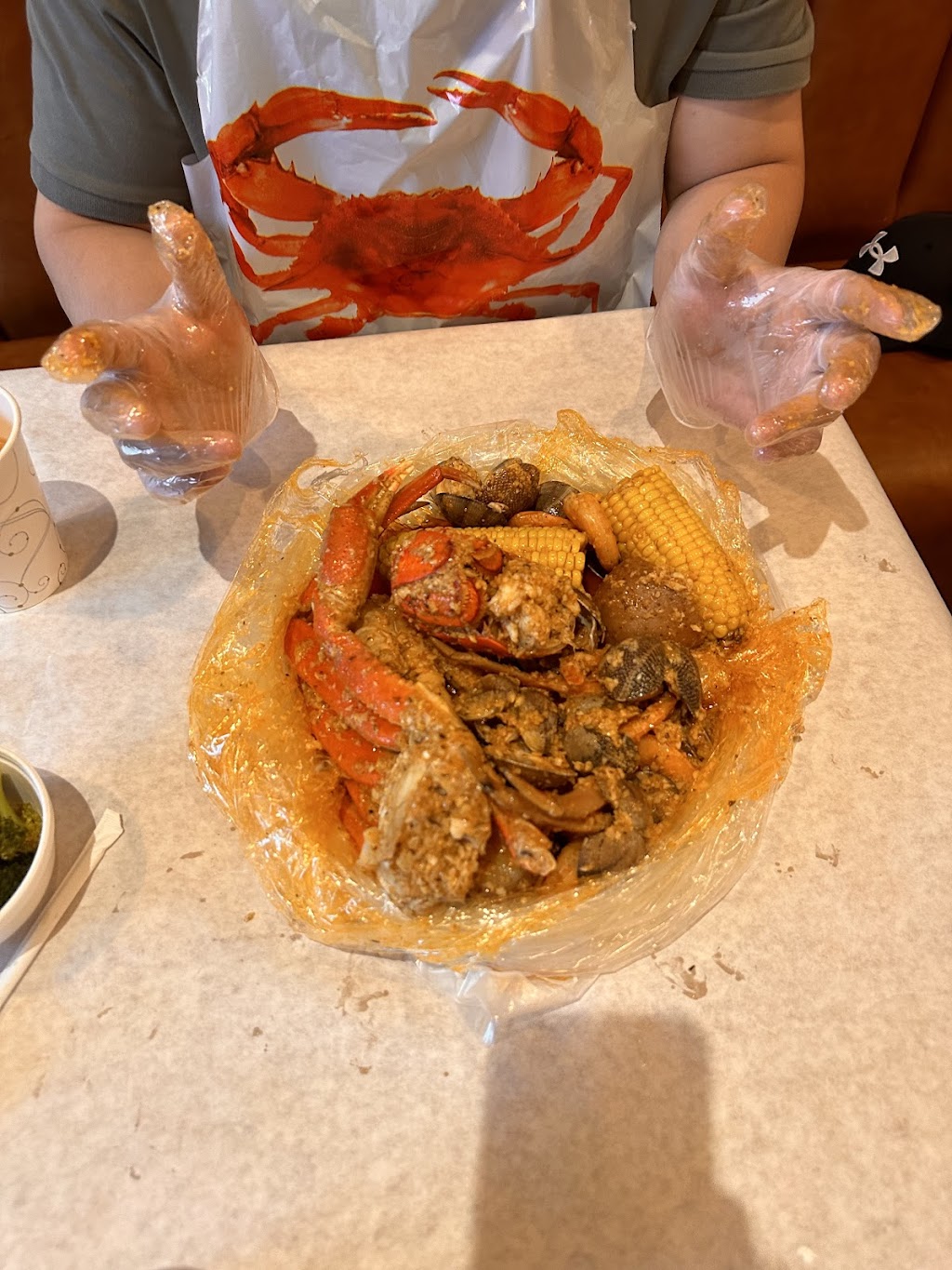 Oh My Crab | restaurant | 5665 N Lincoln Ave, Chicago, IL 60659, USA | 3124054155 OR +1 312-405-4155