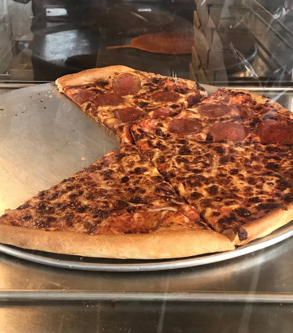 Luckys Pizza | restaurant | 251 Primrose St, Haverhill, MA 01830, USA | 9789147777 OR +1 978-914-7777