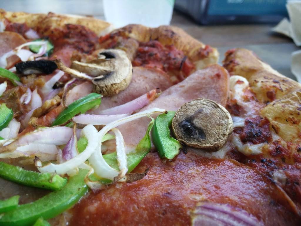 Pinthouse Pizza | restaurant | 4236 S Lamar Blvd, Austin, TX 78704, USA | 5125025808 OR +1 512-502-5808