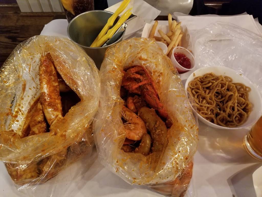 Shaking Crab (Brookline) | restaurant | 250 Harvard St, Brookline, MA 02446, USA | 6173835182 OR +1 617-383-5182