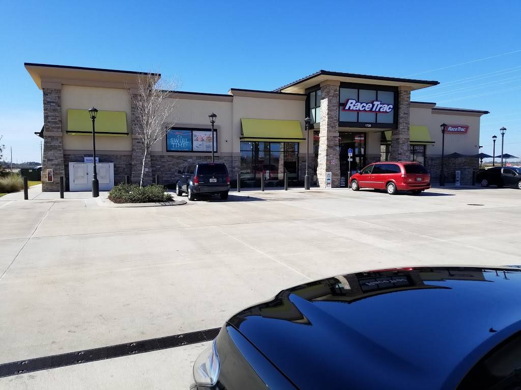 RaceTrac | bakery | 1720 E, US-192, Kissimmee, FL 34744, USA | 4075182021 OR +1 407-518-2021