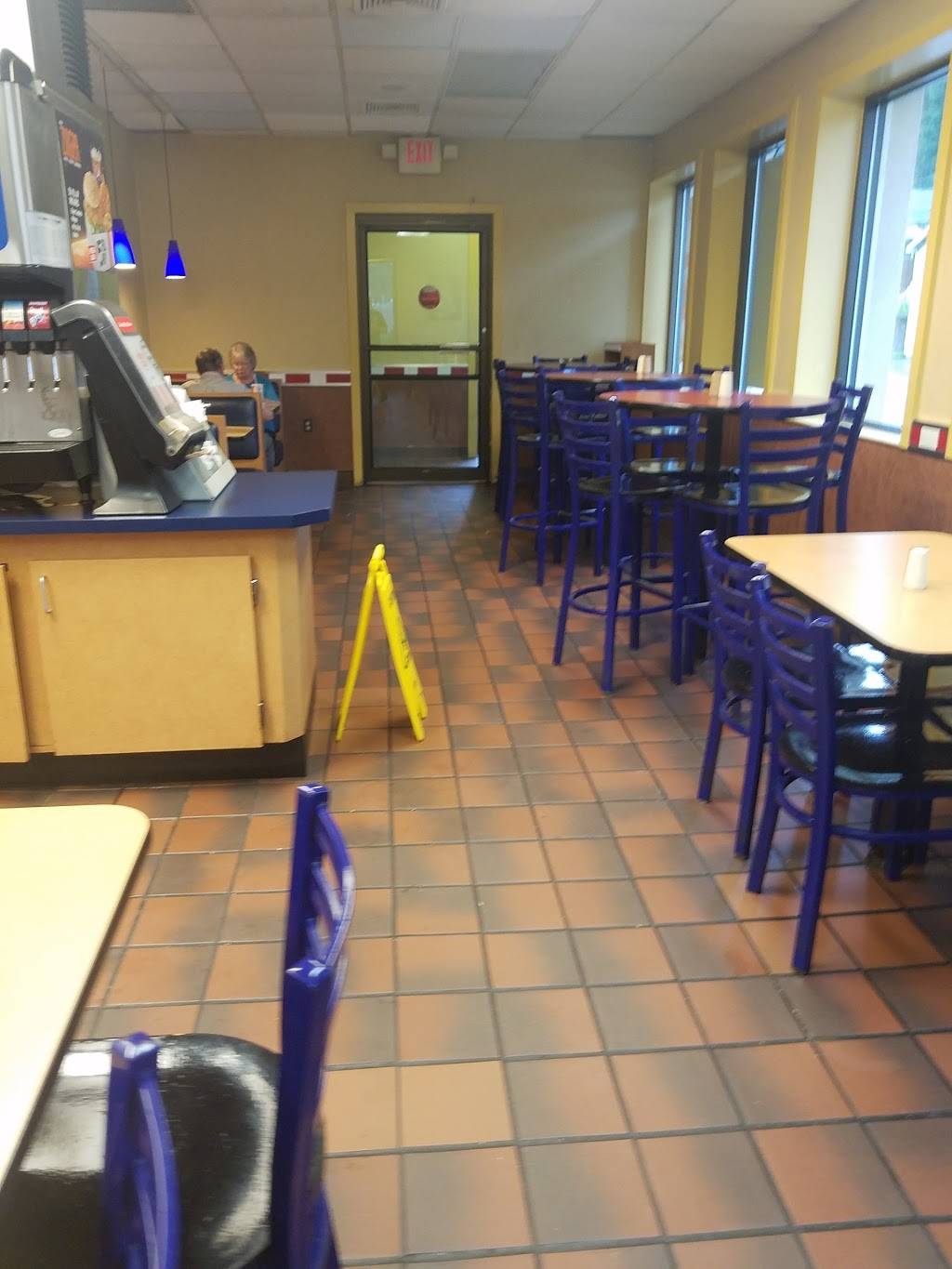 KFC | restaurant | 1020 Speedway Rd, Fairmont, WV 26554, USA | 3043661327 OR +1 304-366-1327