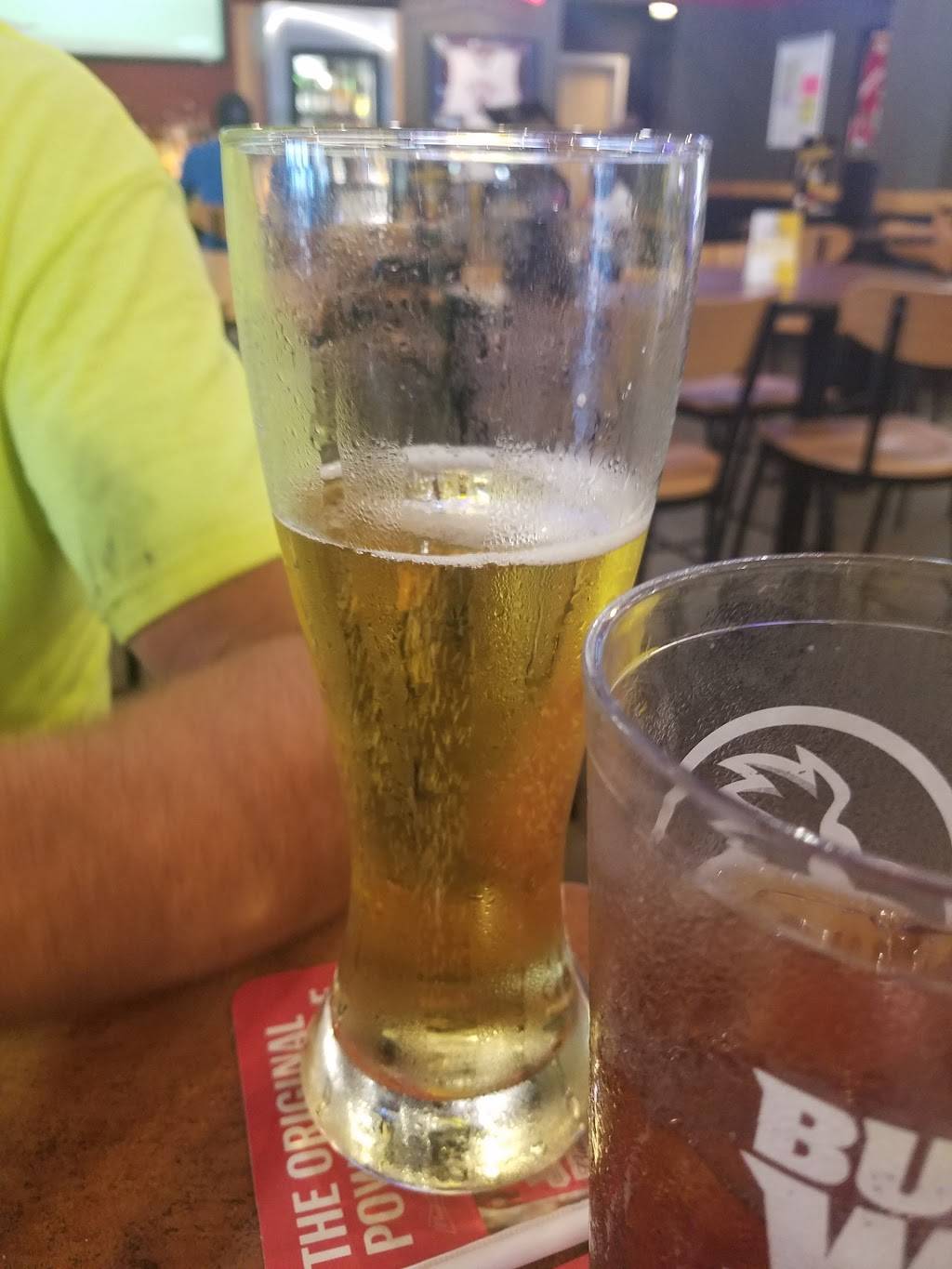 Buffalo Wild Wings | meal takeaway | 13749 Metcalf Ave, Overland Park, KS 66223, USA | 9132274688 OR +1 913-227-4688