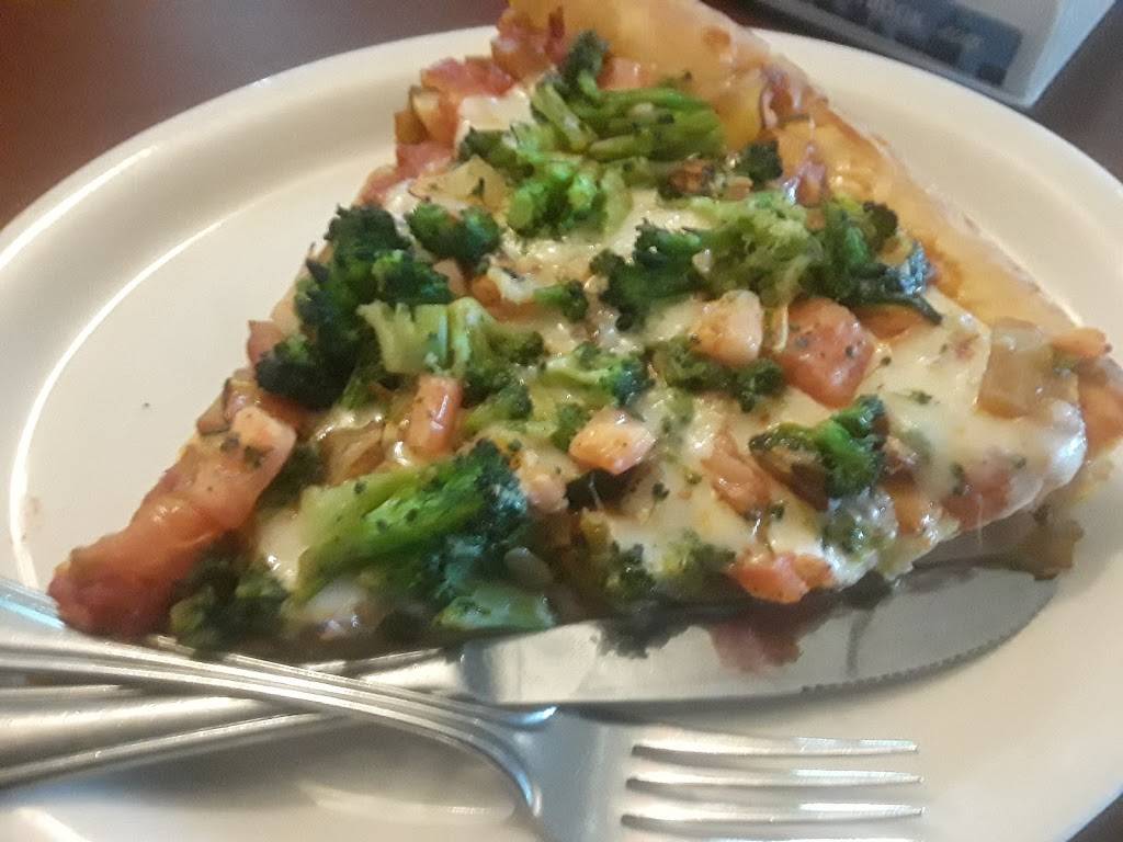 Giovannis Pizzeria & Restaurant | restaurant | 5612 Merrick Rd, Massapequa, NY 11758, USA | 5167997326 OR +1 516-799-7326